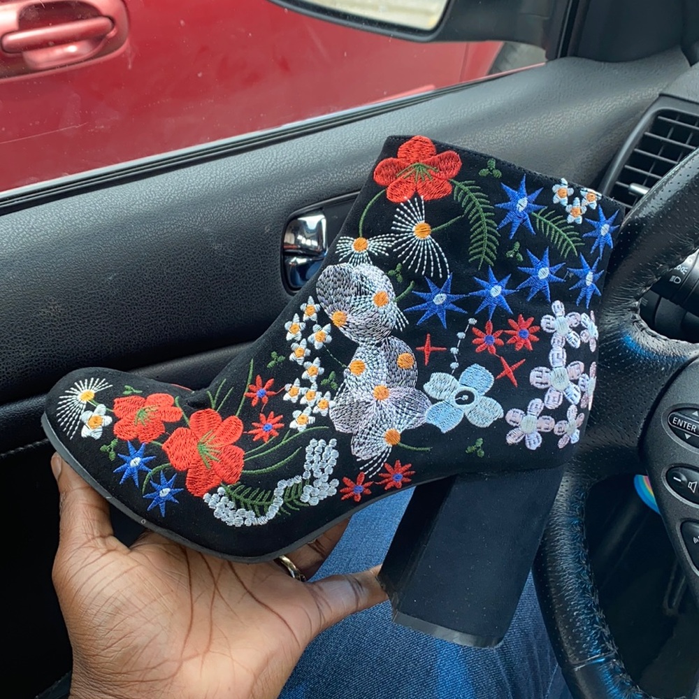 Woman shoes boots